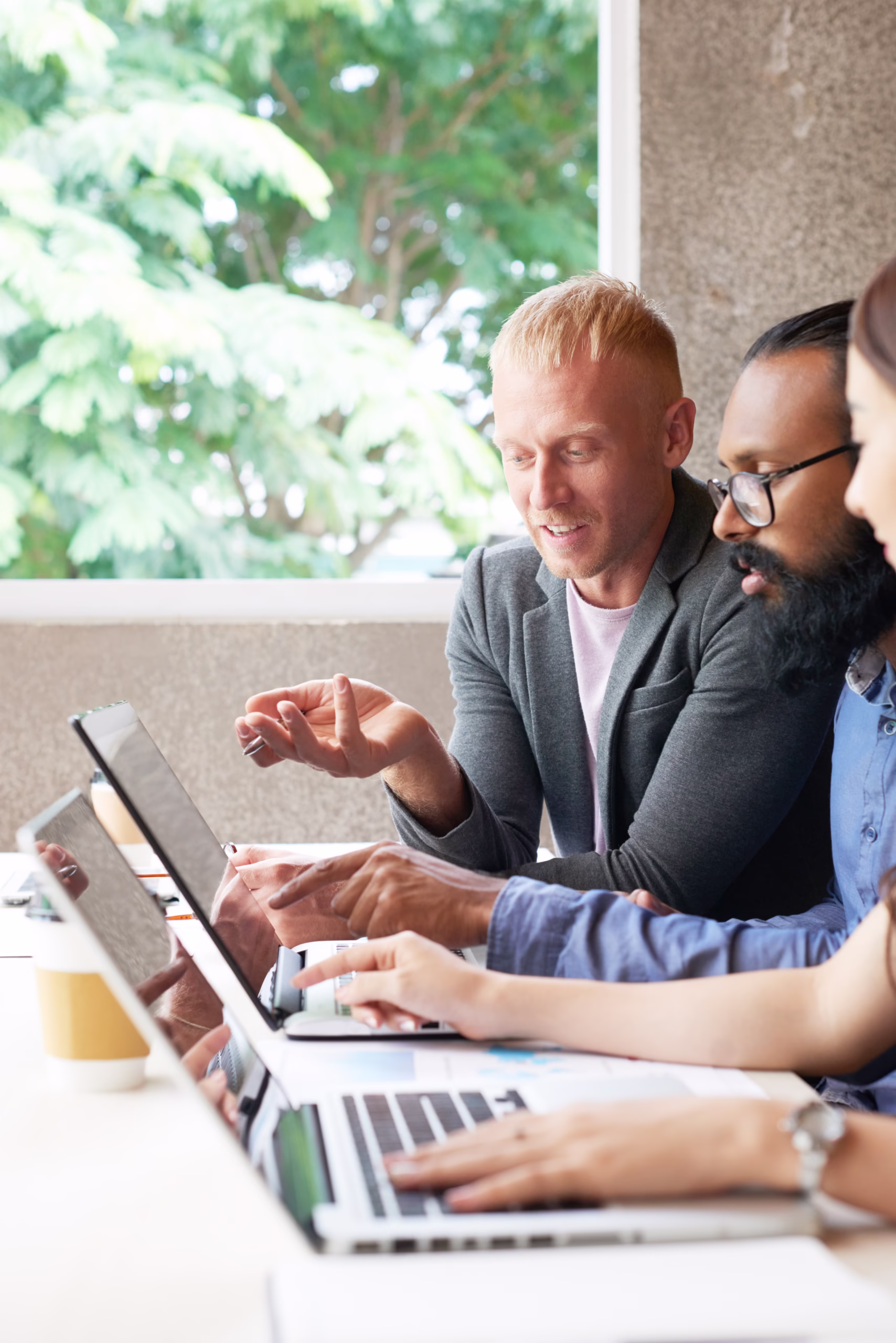 People discussing online presentation